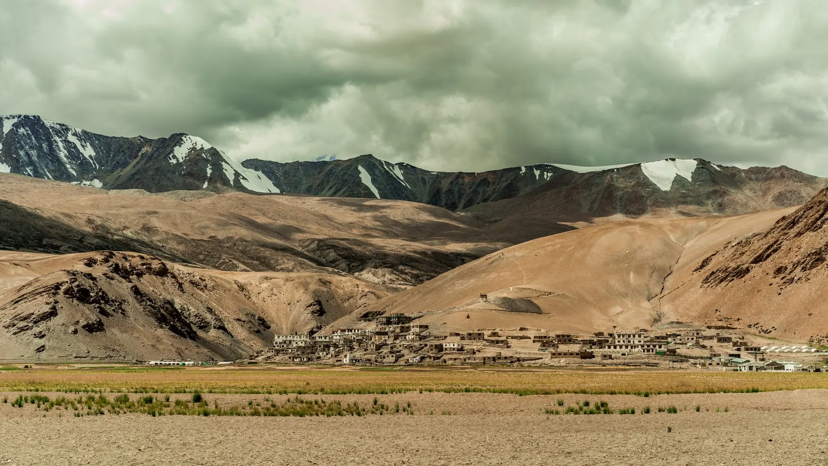 Turquoise Pangong Lake under starry Ladakh sky — Leh Ladakh tour package